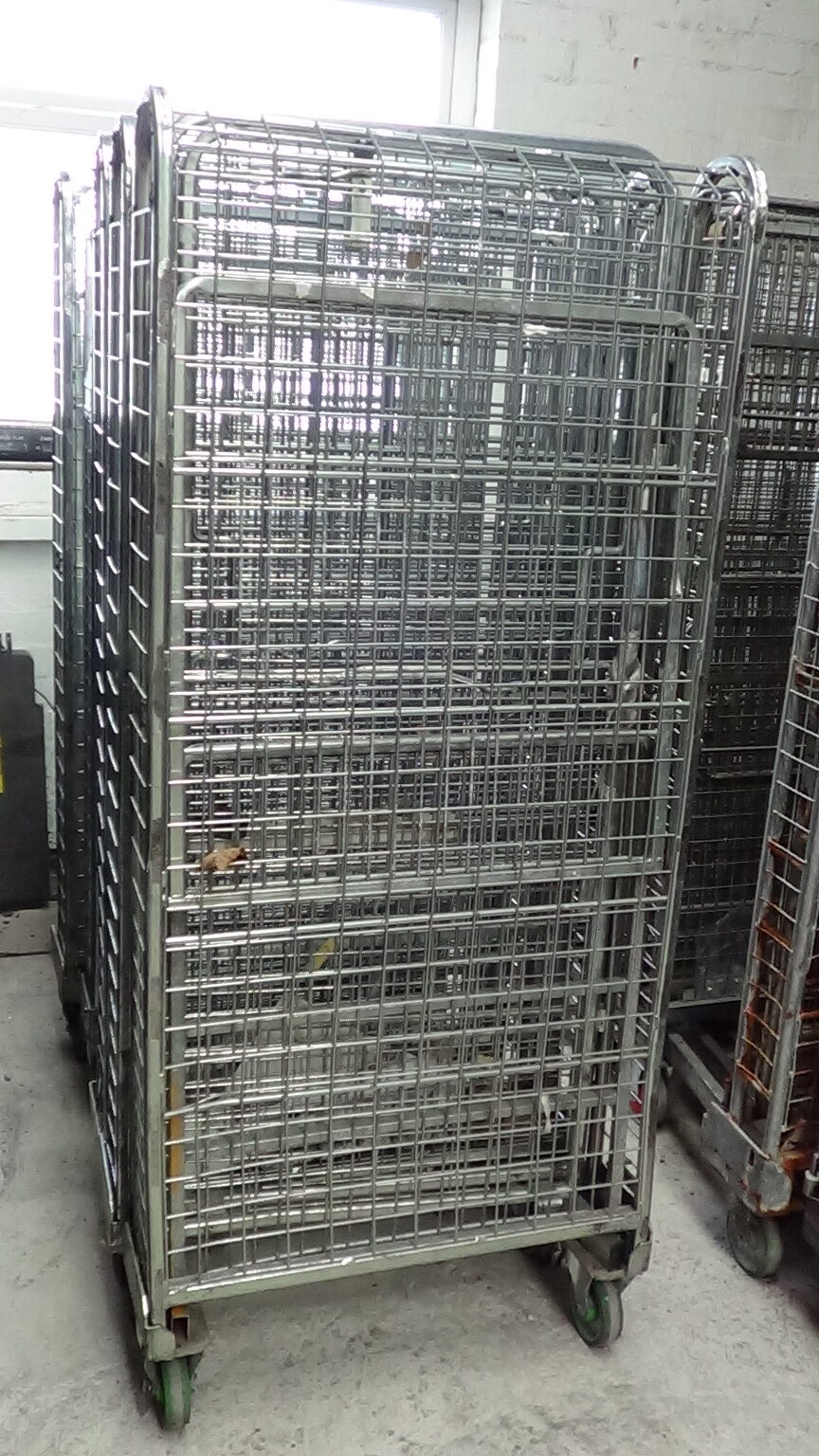 Nestable Mesh Roll Container with Castors